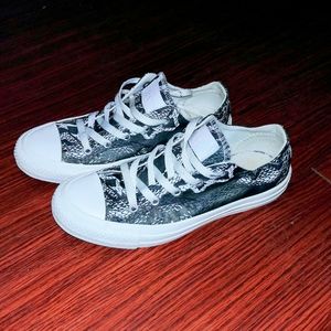 Women's Converse Shoes Size 5 Snake Skin Print
